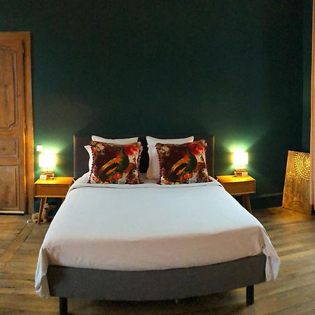 La Maison Aux Murs Anciens Et Ses Chambres Тарб Екстериор снимка