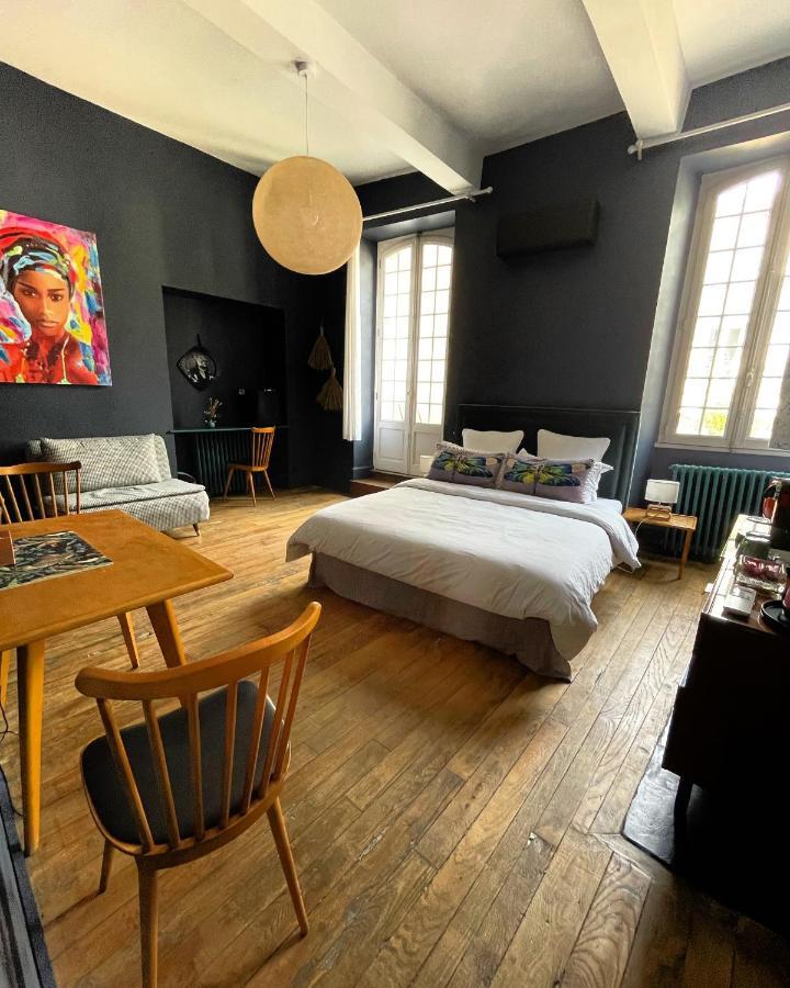 La Maison Aux Murs Anciens Et Ses Chambres Тарб Екстериор снимка