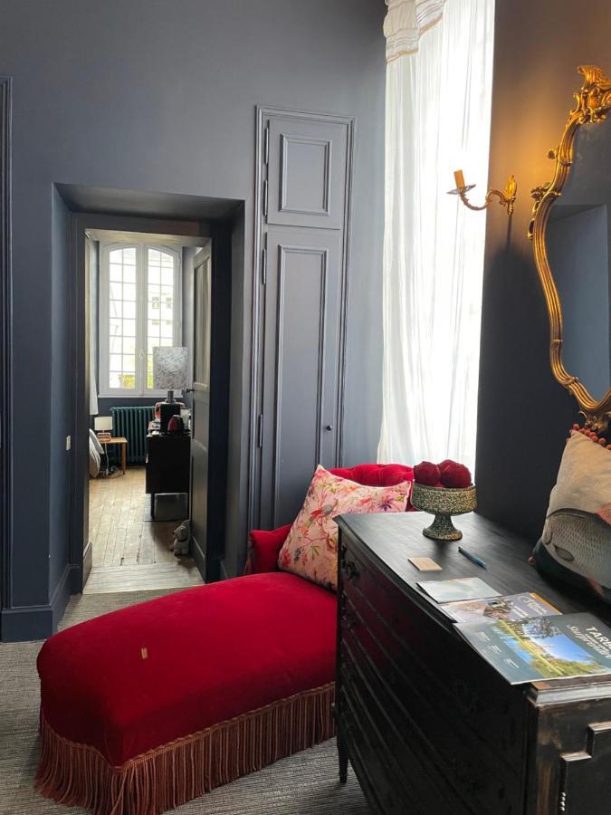 La Maison Aux Murs Anciens Et Ses Chambres Тарб Екстериор снимка