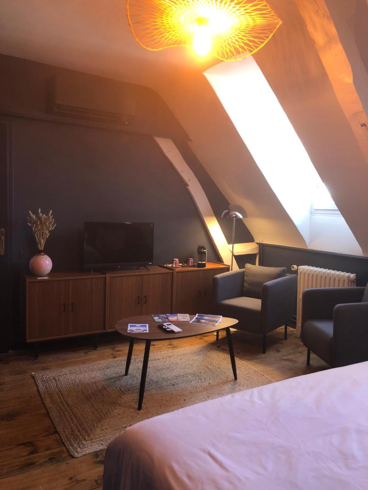La Maison Aux Murs Anciens Et Ses Chambres Тарб Екстериор снимка