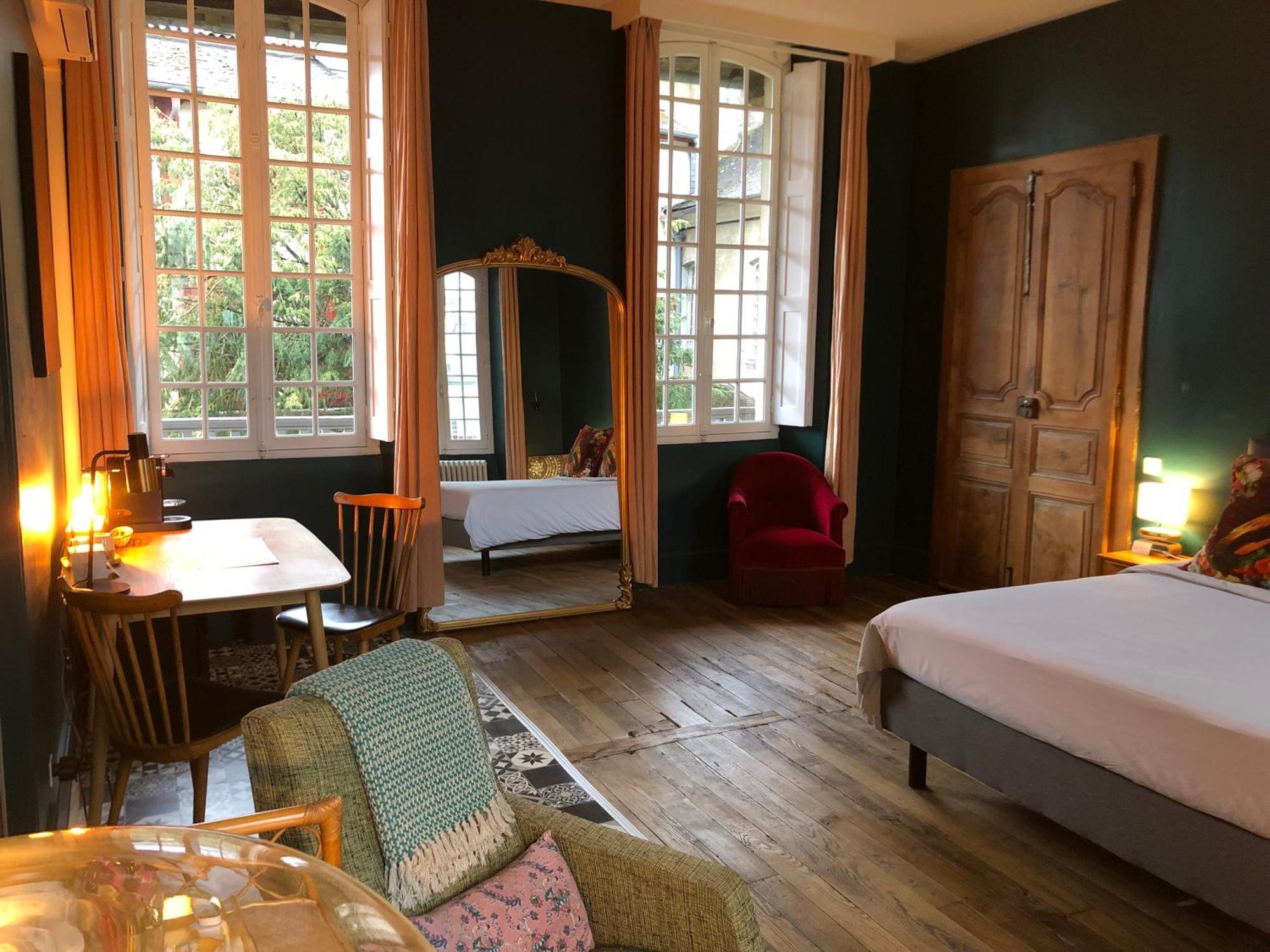 La Maison Aux Murs Anciens Et Ses Chambres Тарб Екстериор снимка